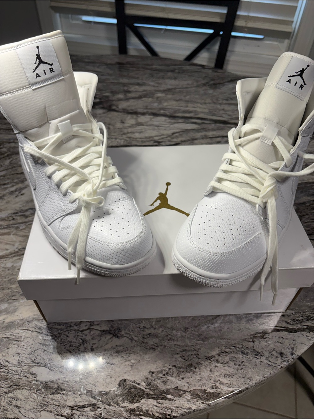 MENS AIR JORDAN 1 MID TRIPLE WHITE SIZE 10 Sneakers - White - Picture 14 of 15